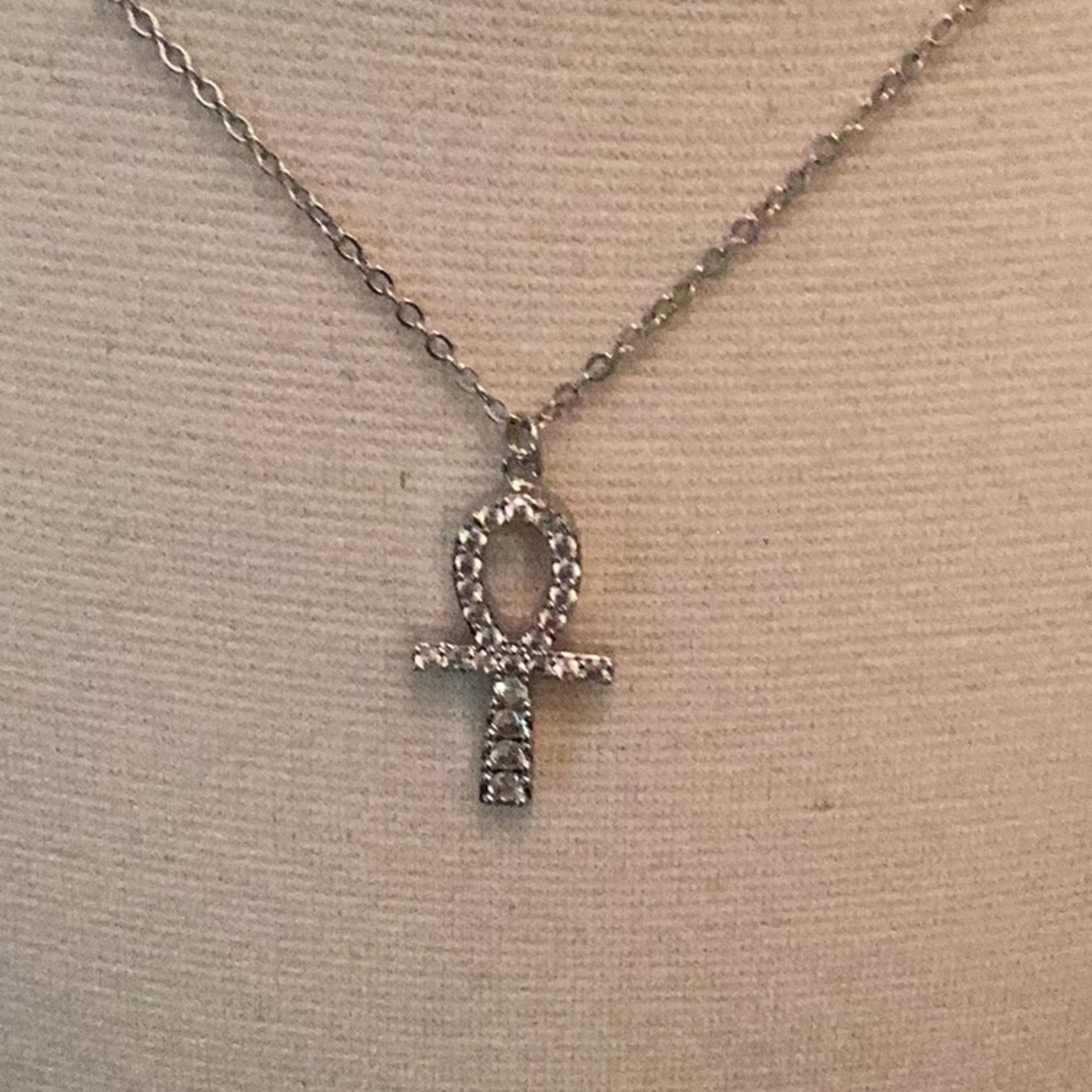 🦋NWT Gorgeous Cubic Zirconia Necklace/ Earring Set Makes Perfect Gift 🦋 - Picture 4 of 9